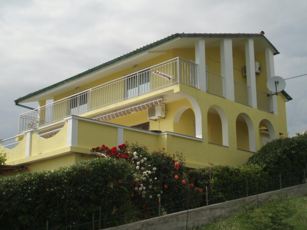 Apartments Roza Miškovići Bagian luar foto